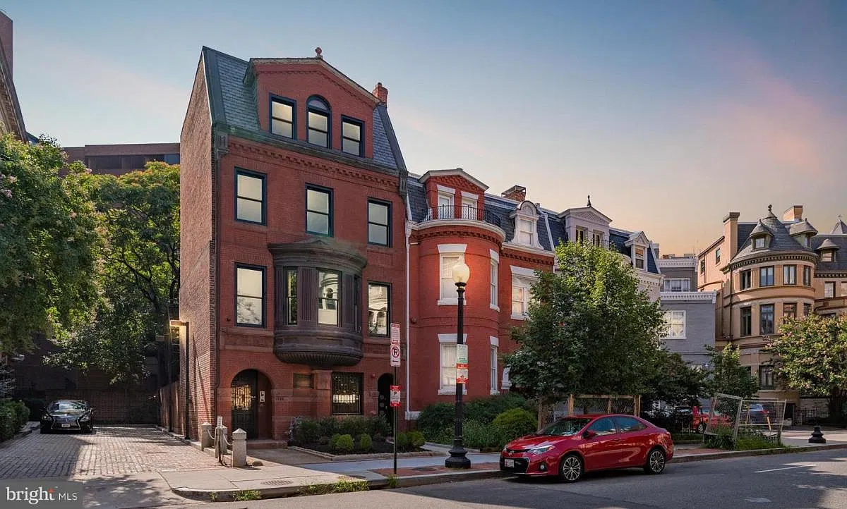 1 bed, 410 sqft, $2,295 — Photo 2