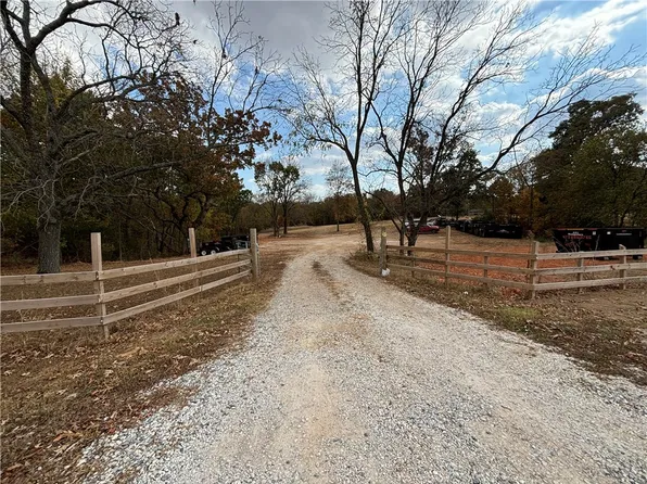 2833 Weston Ave #12, Gentry, AR 72734