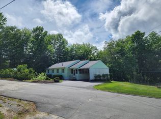 13 Pineau St, Jay, ME 04239