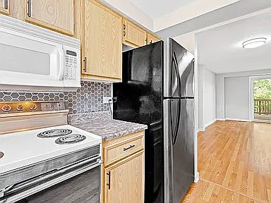 3rd image of 233 Old Ridge Rd