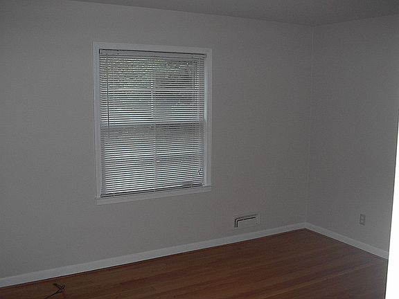 3rd image of 527 S Laurel St