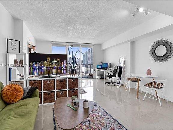 4th image of 1750 N Bayshore Dr APT 2508