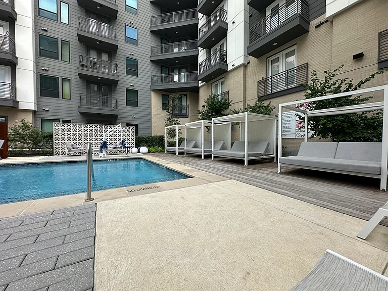 E Riverside Dr — Photo 21