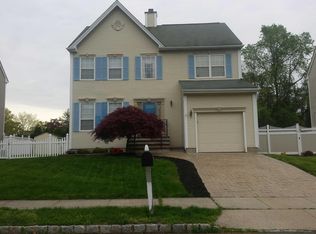 63 Providence Blvd, Kendall Park, NJ 08824