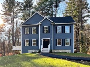 15 Dianna Rd, Londonderry, NH 03053