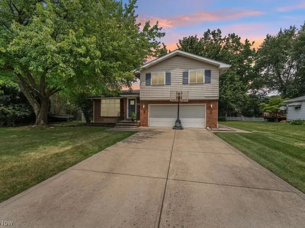 28546 Spruce Dr, North Olmsted, OH 44070