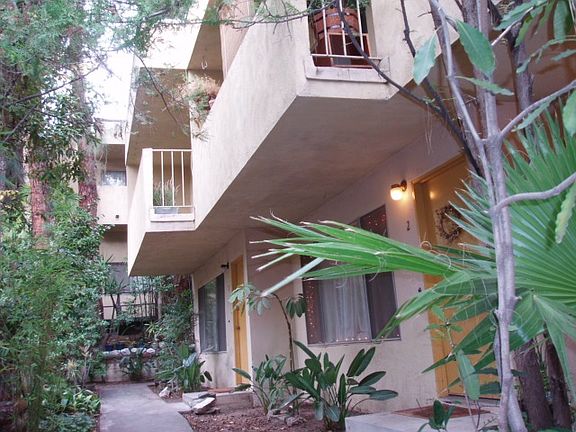 2nd image of 931 E Mariposa St