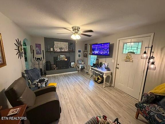 5th image of 2323 Brown Rd