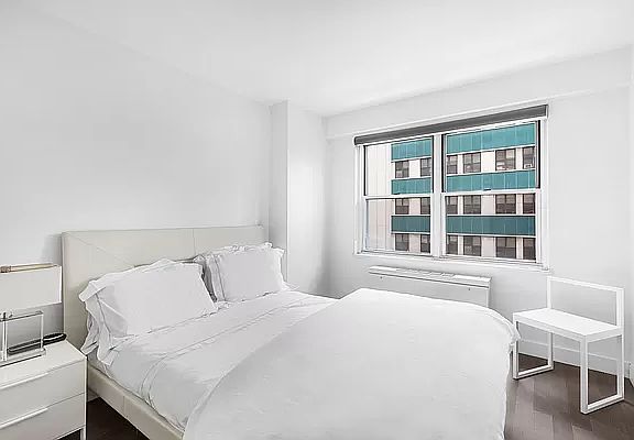 5th image of 10 W 15th St APT 615