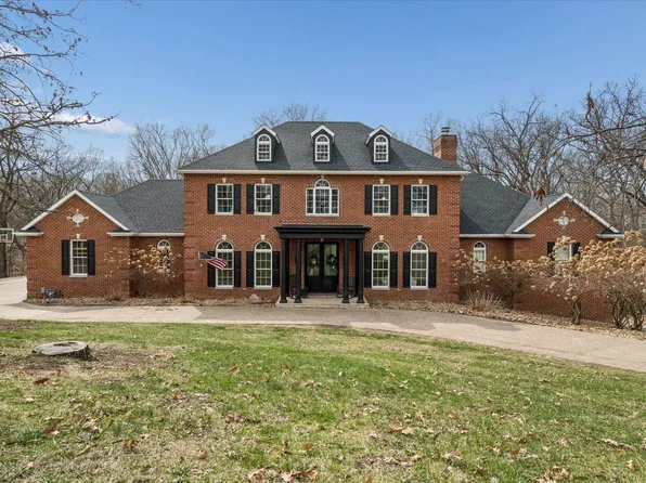 77 Roosevelt Dr, East Dubuque, IL 61025