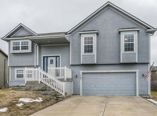 565 S Pine St, Gardner, KS 66030