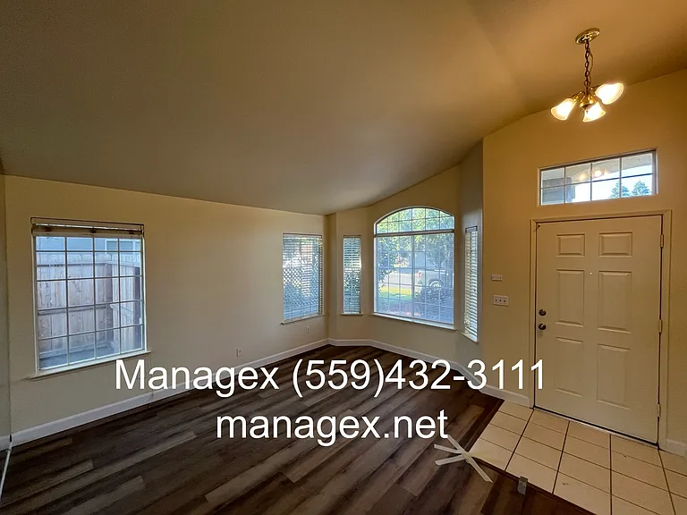 5584 W Chennault Ave — Photo 5
