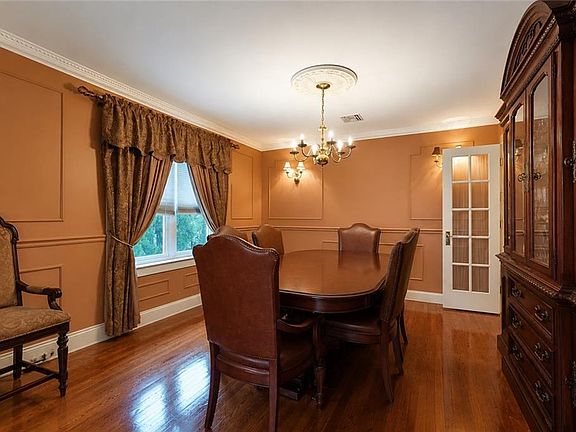 4th image of 61 Lion St