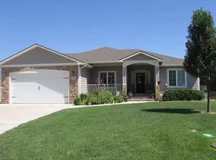 2318 Fairway Dr, Dodge City, KS 67801