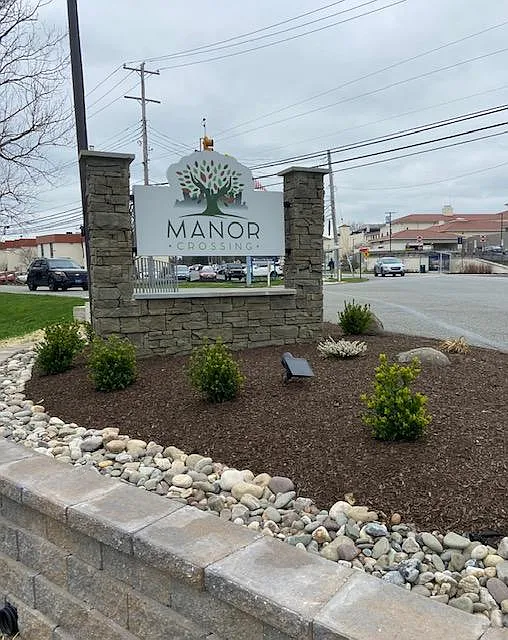 Manor Crossing — Photo 1