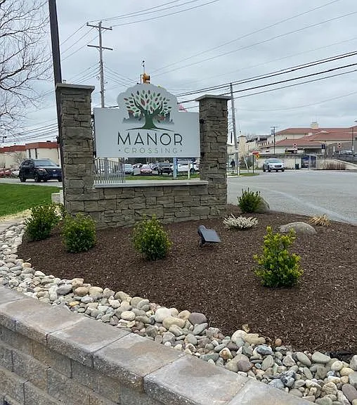 Manor Crossing — Photo 1