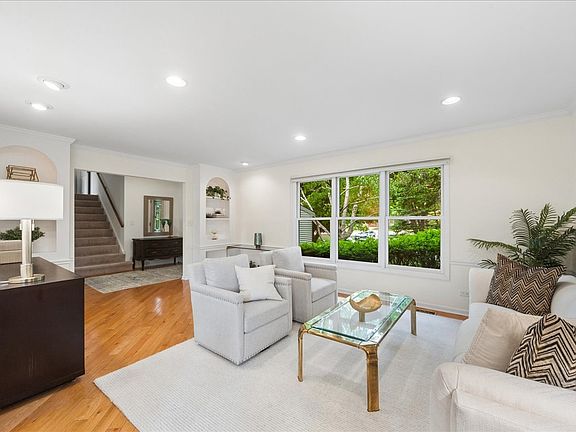 4th image of 499 Highland Grove Dr
