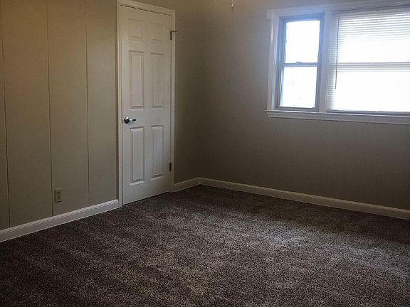 5th image of 125 E Chateau Pl