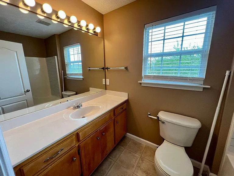 453 Drexel Ct — Photo 13