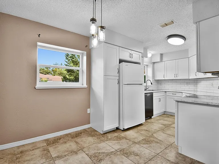 73 Buttonworth Dr #B — Photo 13