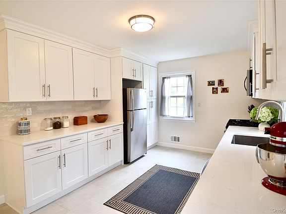 5th image of 1131 Dobbs Ferry Road