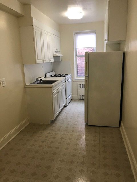 1st image of 2611 W 2nd St APT 5A