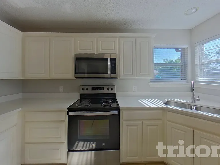 521 Olive St — Photo 6