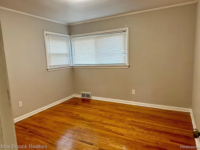 28127 Joan St — Photo 3