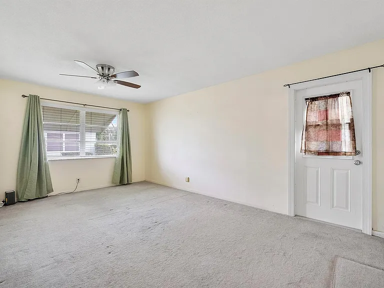 212 High Point Ter W #1 — Photo 10