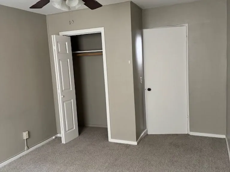 Knoxville Manor — Photo 7