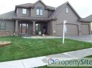 11604 Eastlake Cir, Papillion, NE 68133