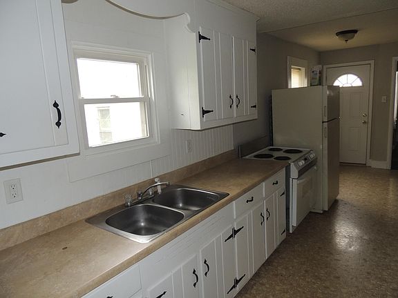 5th image of 901 Tremont Ave APT 2