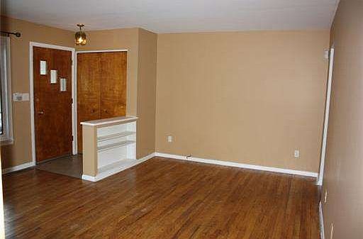 3rd image of 3041 Southlawn St