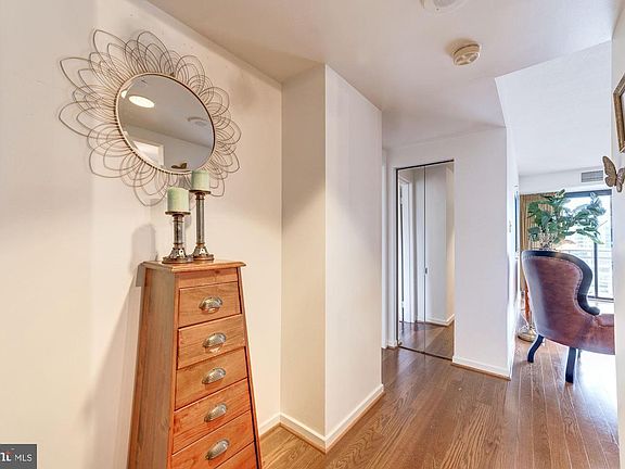 4th image of 1530 Key Blvd APT 1001
