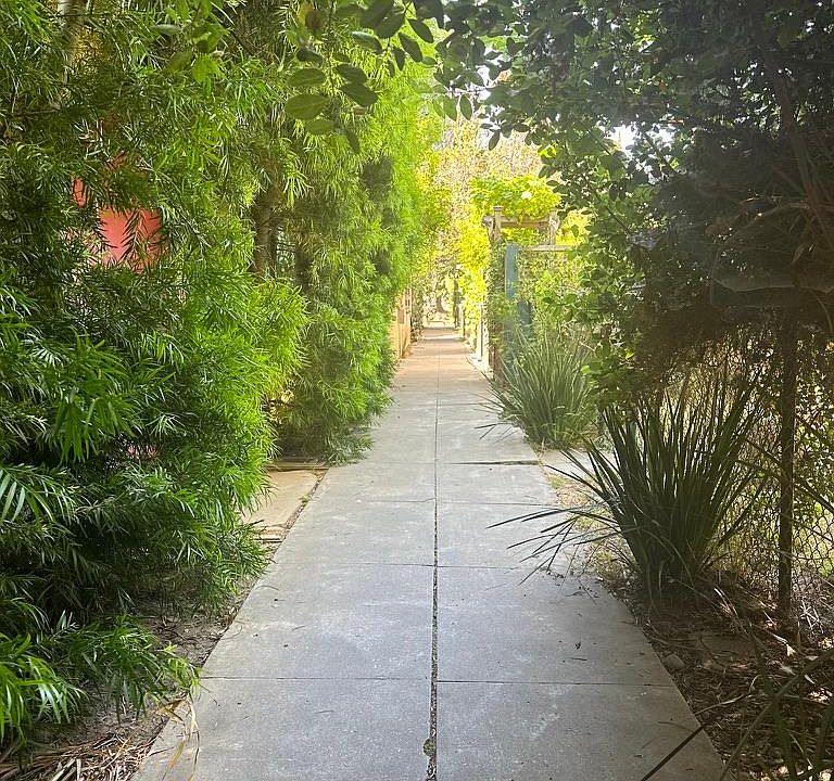 Walk from the house down to Abbott Kinney's famous shops and restaurants!