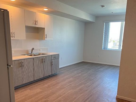 4th image of 4320 44th St #4320