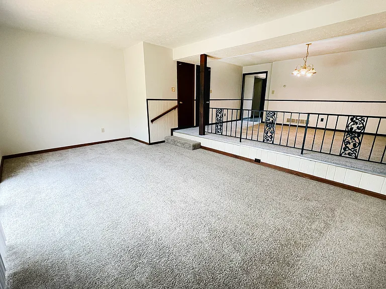Crestbrook Apartments & Townhomes — Photo 45