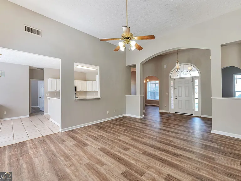 38 Rockport Dr — Photo 5