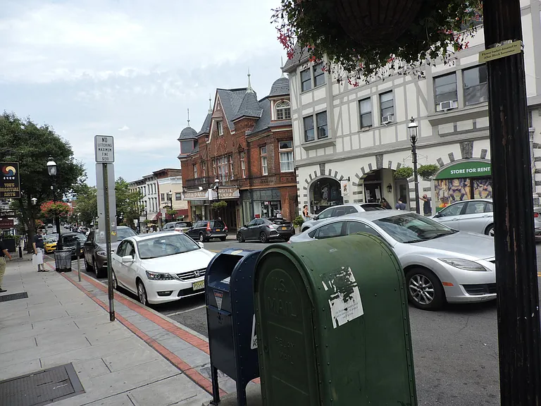Hillside Pl — Photo 1