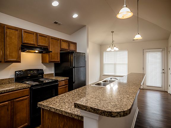 5th image of 325 White Oak Trce
