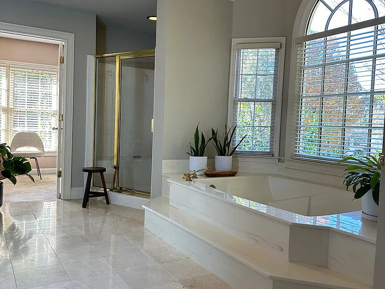 2416 Dunwoody Hollow Dr — Photo 40