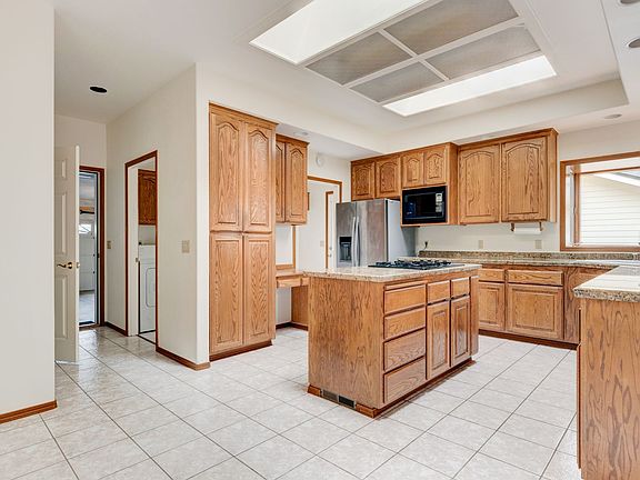 4th image of 2580 SW Capital Dr