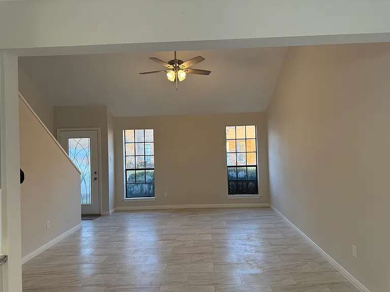 1152 Green Meadow St — Photo 3