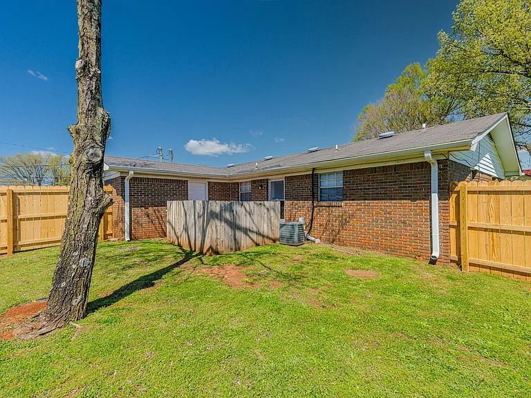 704 Candler Ave #B — Photo 24