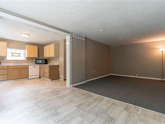 4th image of 936 Shadybrook Dr
