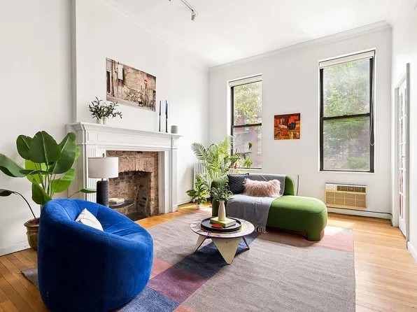 317 E 6th St APT 3, New York, NY 10003