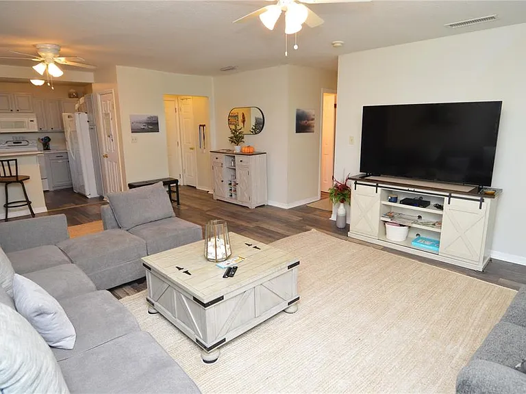 121 Seahorse Dr SE #C — Photo 6