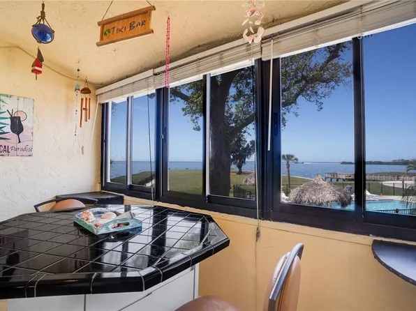 654 Windrush Bay Dr, Tarpon Springs, FL