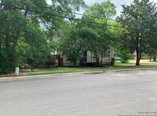 915 N Roberson St, Conroe, TX 77301