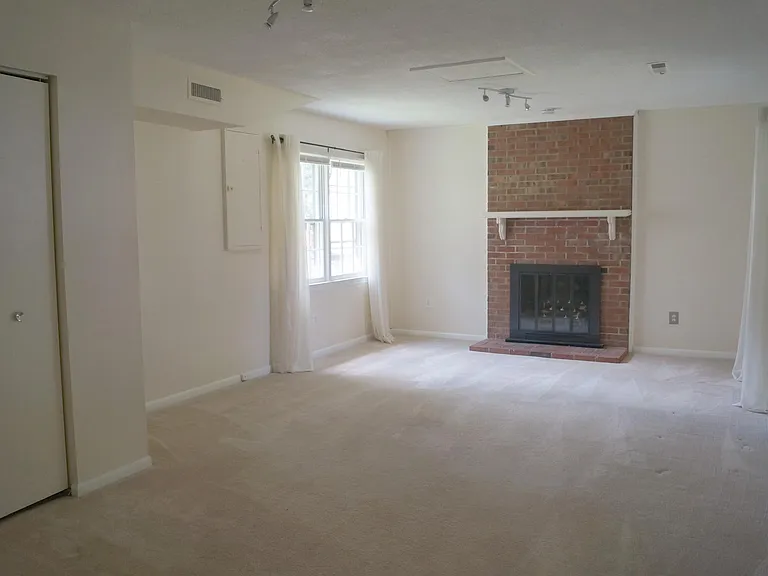 312 Hanford Ct — Photo 5